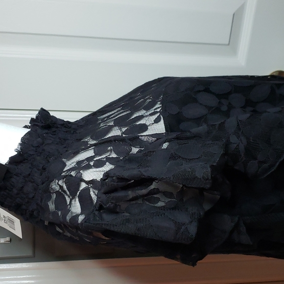 Medium Black lace ADIVA flutter sleeve top - Picture 2 of 8